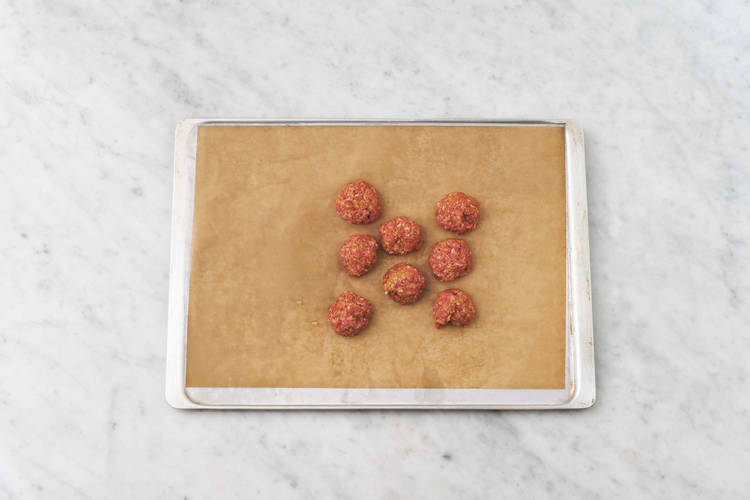 Former et rôtir les boulettes