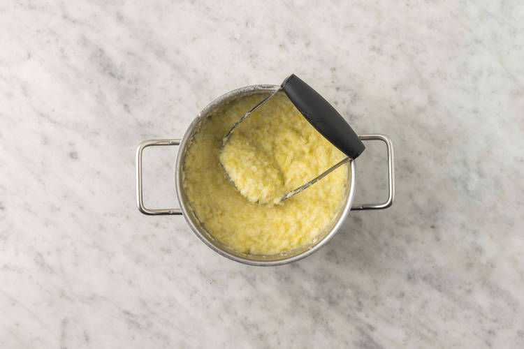 Préparer la purée de chou-fleur et les pommes de terre
