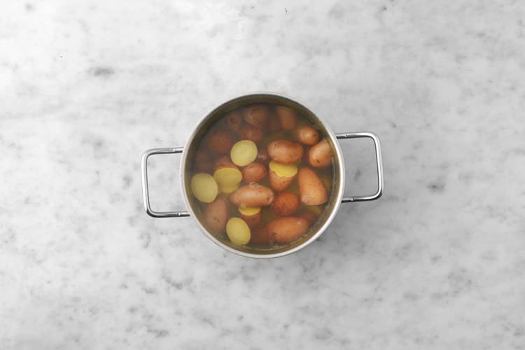 Cuire les pommes de terre à l'eau