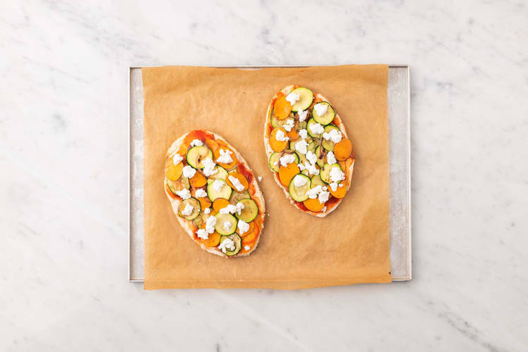 Naanpizza's bereiden