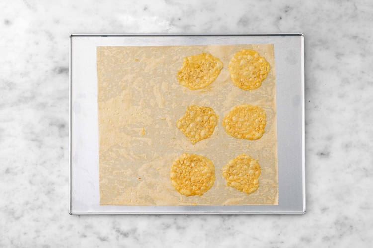 Préparer les chips de parmesan