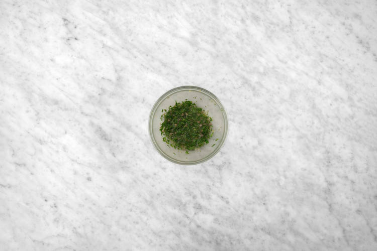 Préparer la vinaigrette au persil