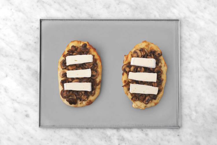 Garnir et cuire les pains plats