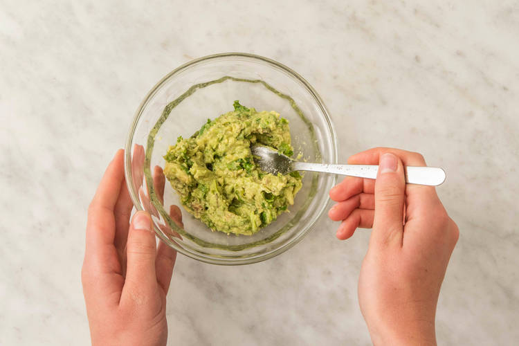 Gör guacamole