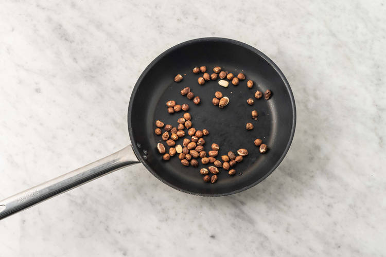 Haselnüsse rösten
