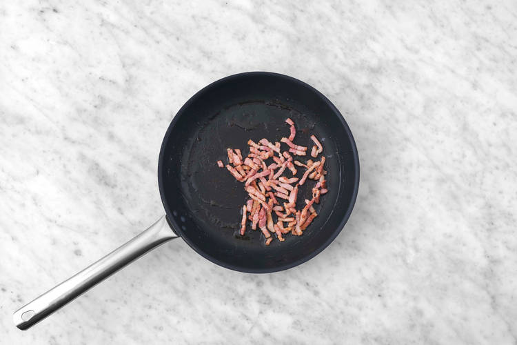  Frullare la zucca e cuocere la pancetta