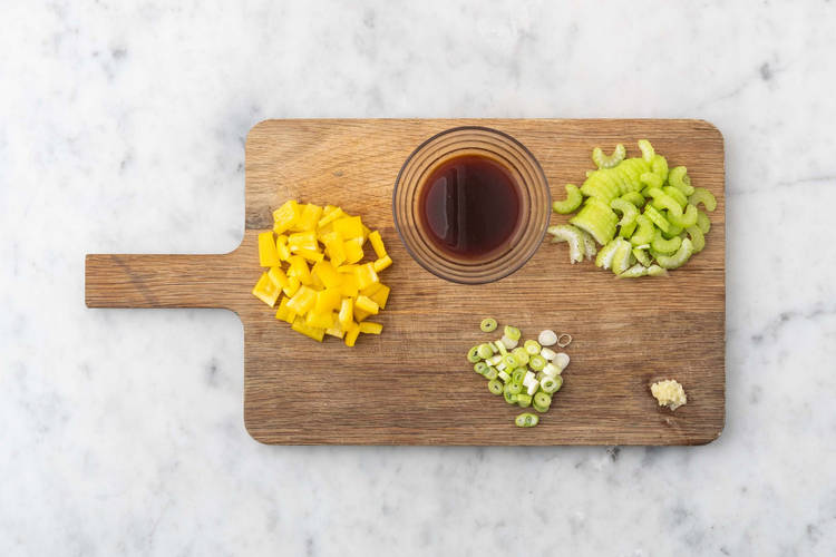 Préparer et mélanger la sauce