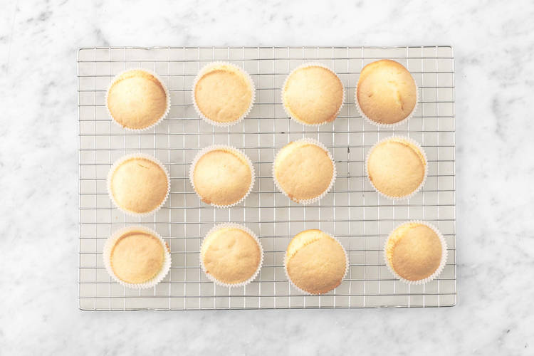 Cuire et laisser refroidir les cupcakes