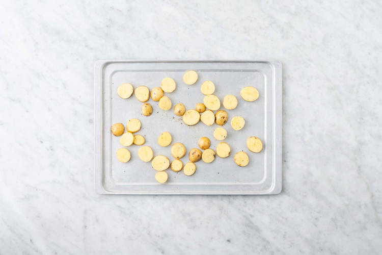 Préparer et rôtir les rondelles de pommes de terre