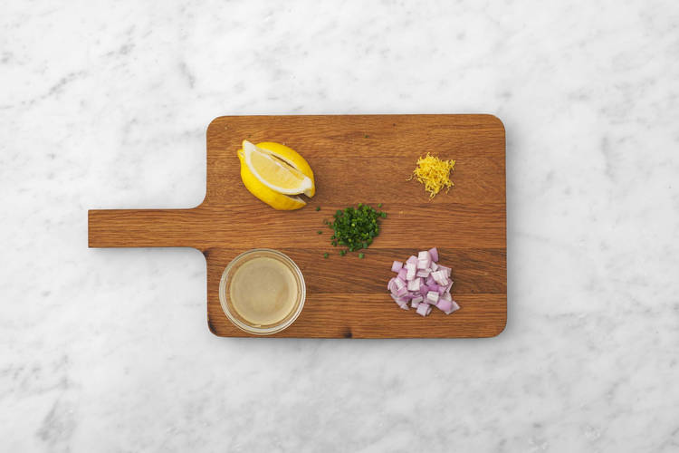 Préparer et mélanger la vinaigrette