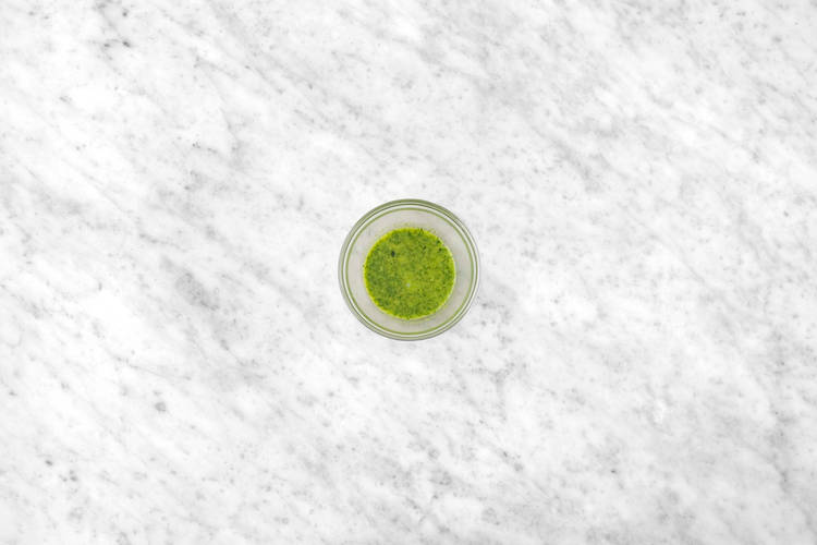 Faire la sauce herbacée