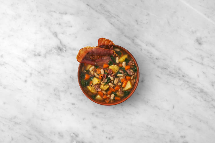 Acaba el caldo y emplata