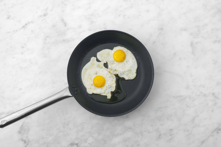 Dorer le tofu et l'oeuf