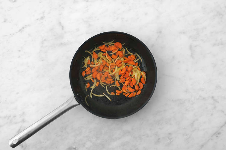 Fry the vegetables 
