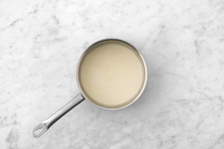 Prepara la salsa de queso