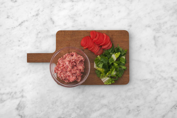 Förbered grönsaker och biffar