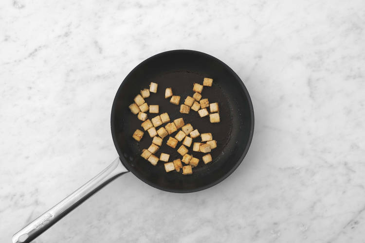 Fry the tofu