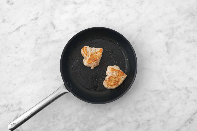 Préparer et saisir le poulet