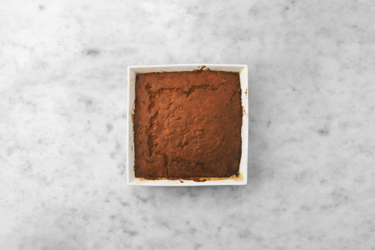 Bake carrot cake
