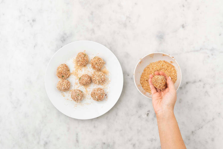 Hackbällchen vorbereiten