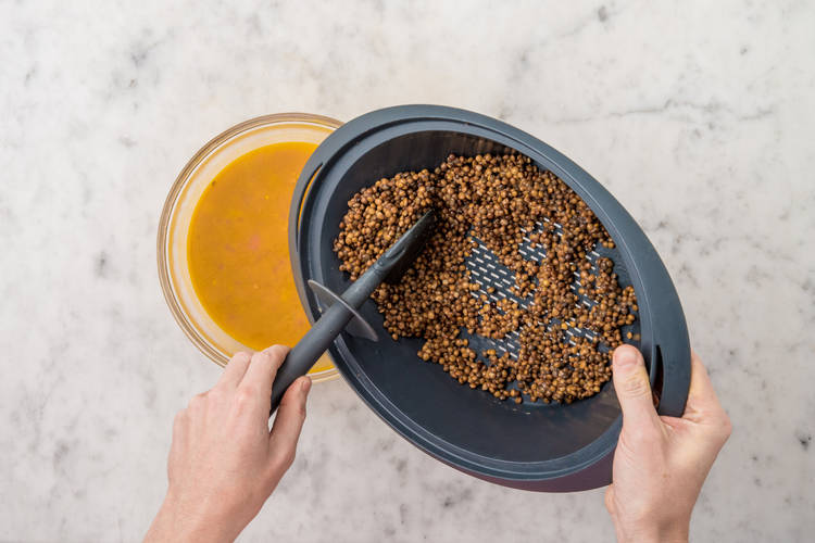 Suppe fertigstellen & anrichten