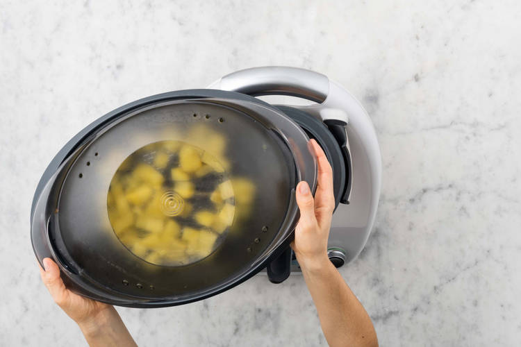 Dampfgaren & Zucchini vorbereiten