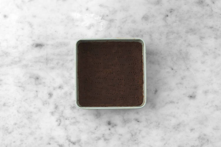 Make cocoa pastry crust