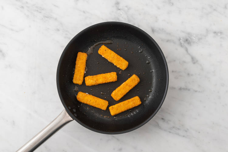 Plantaardige fish sticks bakken