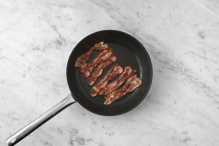 Cuocere bacon e pancakes