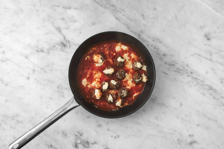 Hackbällchen vollenden