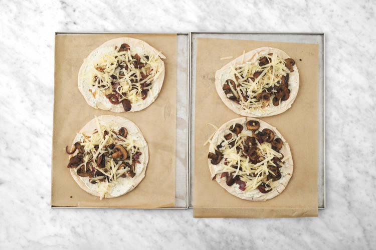 Enfourner les pizzas