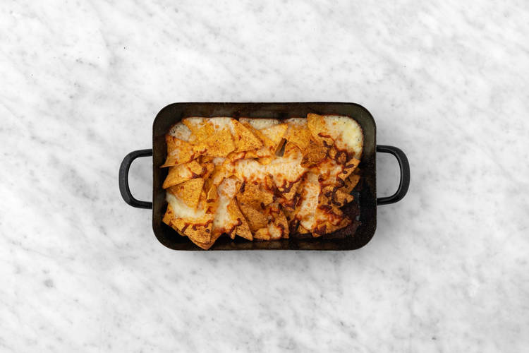 Enfourner les chips de tortilla