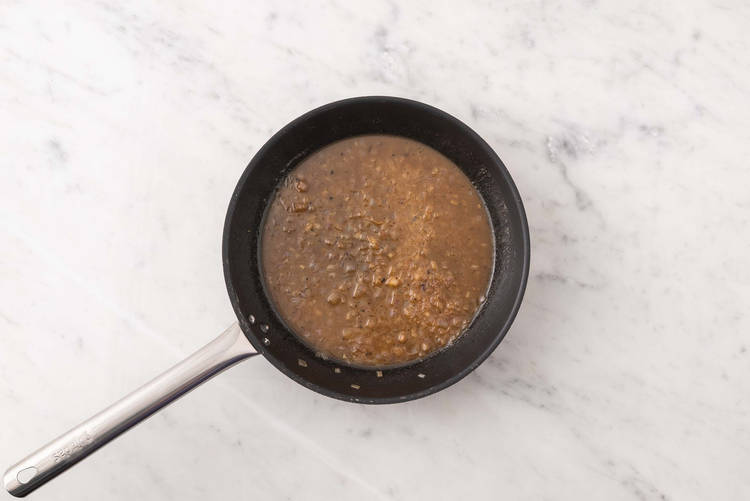 Finish shallot gravy