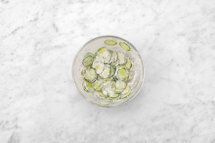 Für den Gurkensalat