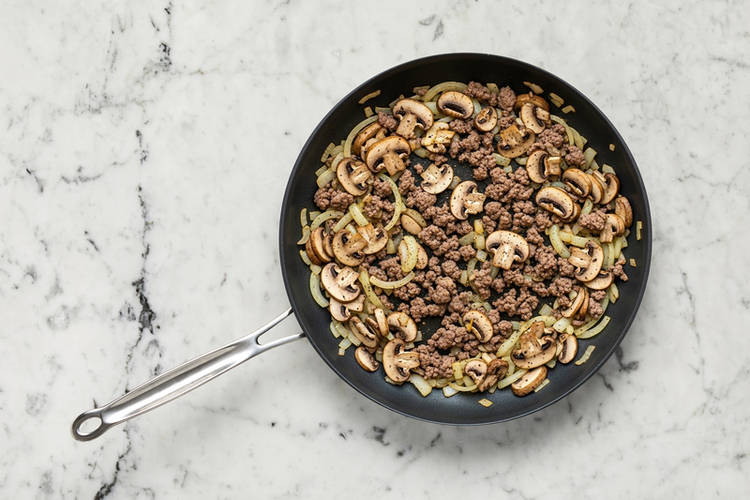 Préparer et cuire le bœuf et les légumes