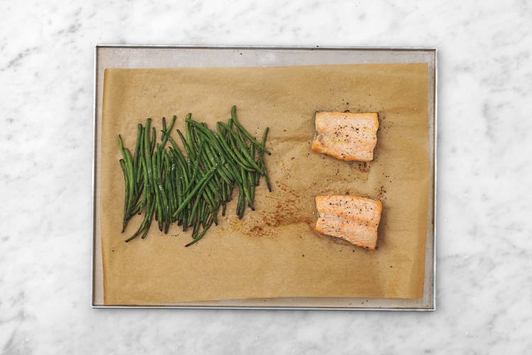 Roast shrimp and green beans