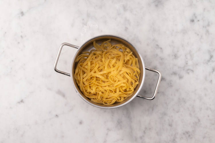 Boil the egg and tagliatelle
