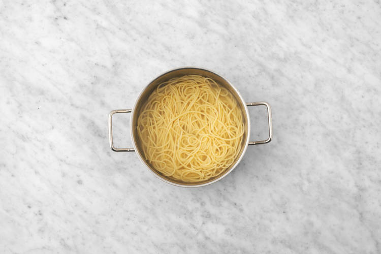 Spaghetti kochen