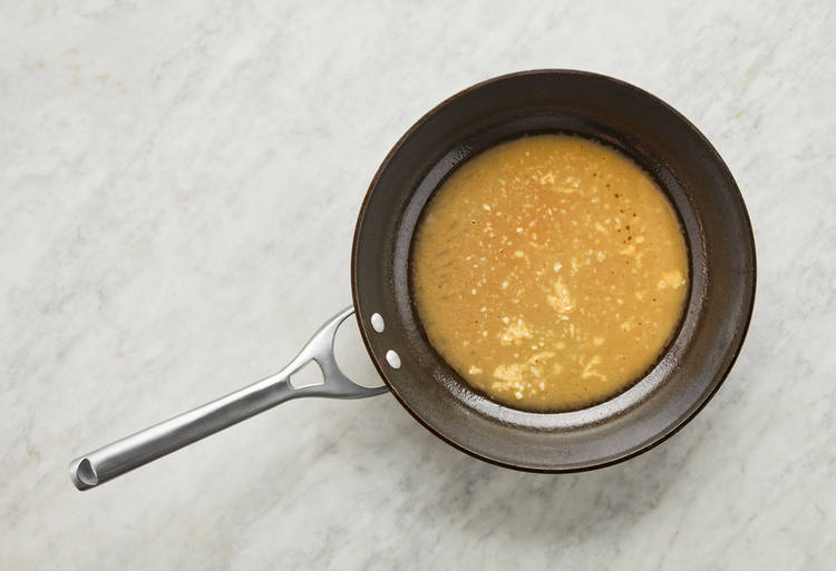 Préparer la sauce au beurre noisette