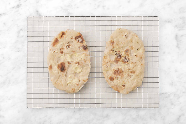 Varm naanbrød