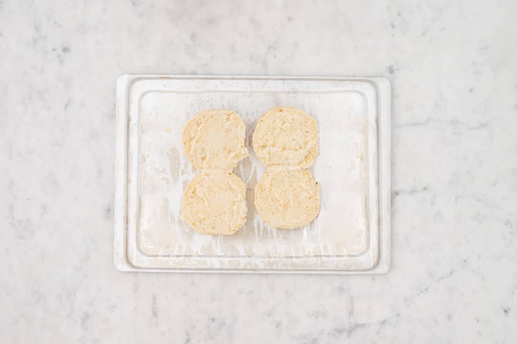 Préparer et mélanger la sauce moutarde-mayo