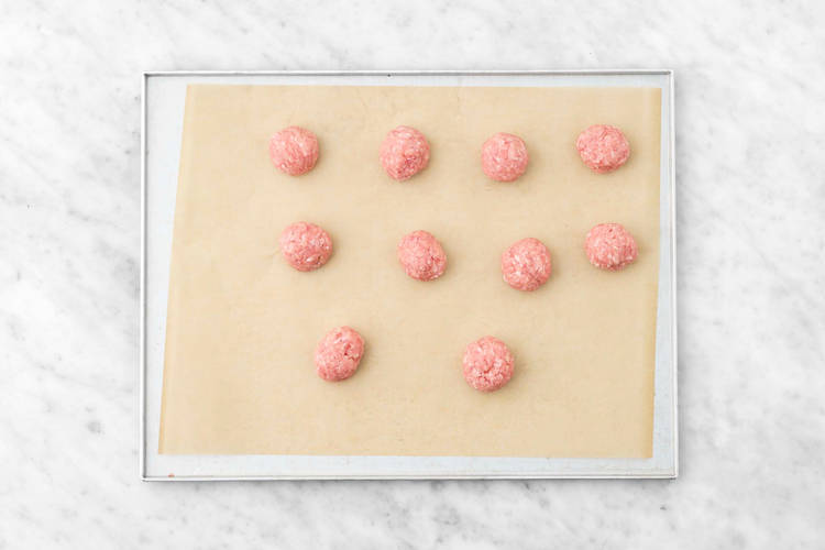 Former et rôtir les boulettes