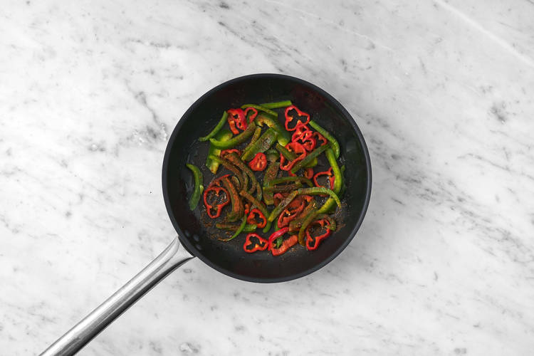 Fajita-Gemüse braten