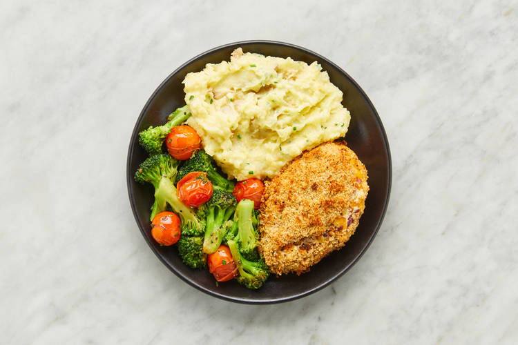 Écraser les pommes de terre et servir