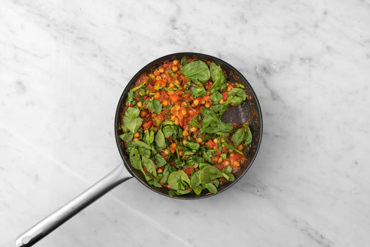 Laisser mijoter le ragoût aux pois chiches