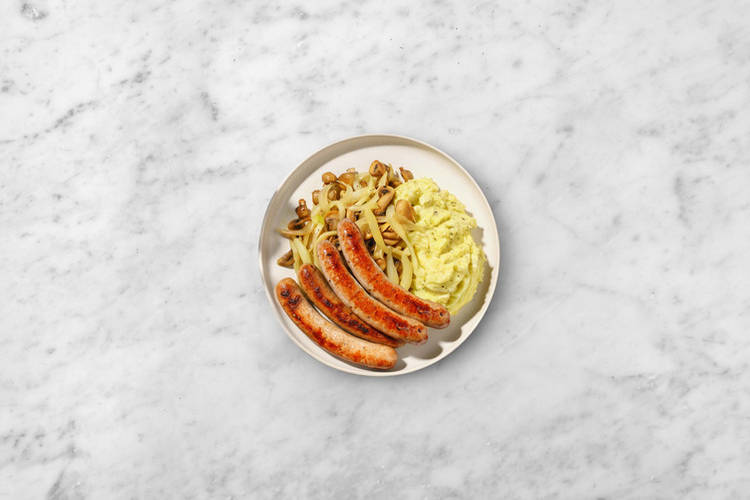 Cocina las salchichas y emplata