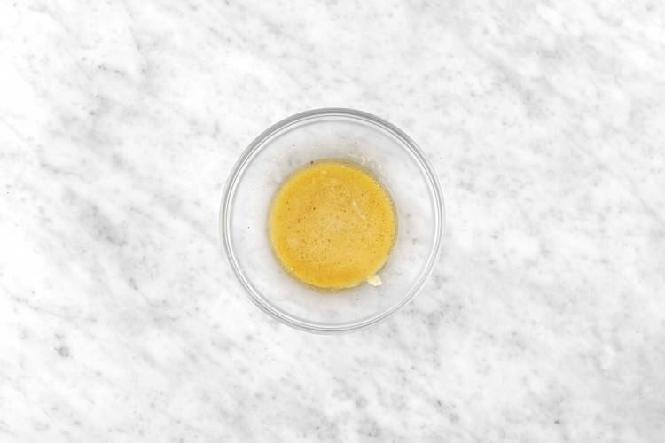 Mix your Salad Dressing