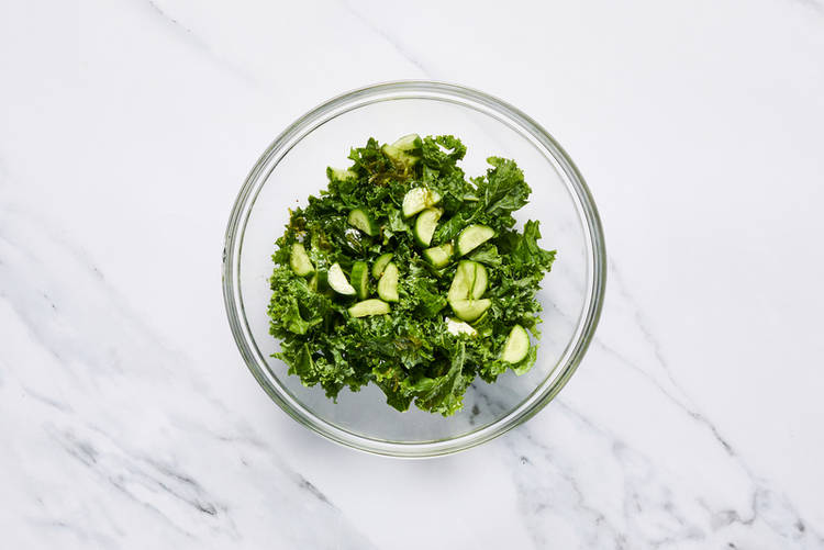 Préparer la vinaigrette et la salade