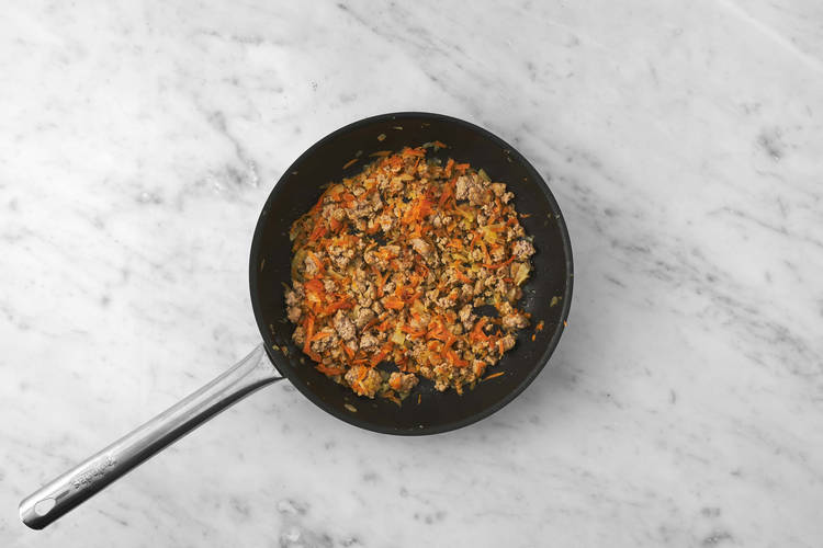 Cocina las verduras y la carne