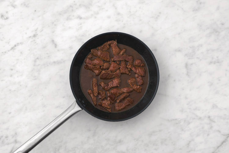 Cook the plant-based mince 